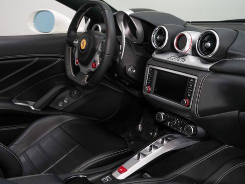 Used 2016 Ferrari California T RWD image 33