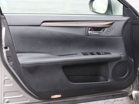 Used 2017 Lexus ES 350 w/ Luxury Package image 12