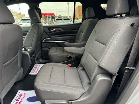 Certified 2025 Chevrolet Traverse LT image 11