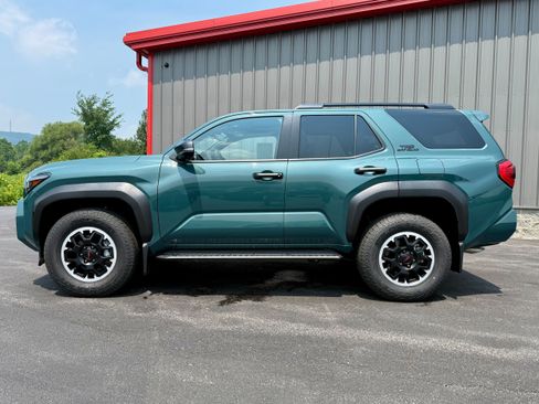 Certified 2026 Toyota 4Runner TRD Off-Road Premium AWD/4WD image 12