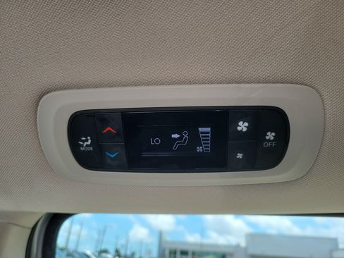 Used 2023 Chrysler Voyager LX FWD image 11