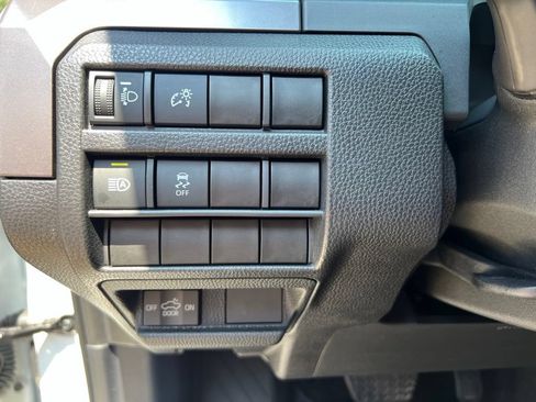 Used 2025 Toyota Tacoma SR5 AWD/4WD image 25