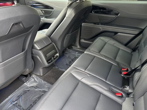 Used 2025 Lincoln Nautilus Premier w/ Jet Appearance Package image 12