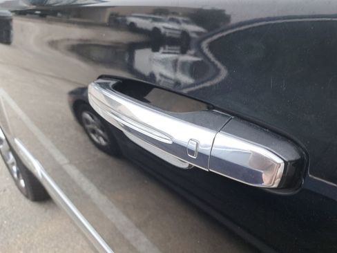 Used 2015 Cadillac Escalade Premium image 7