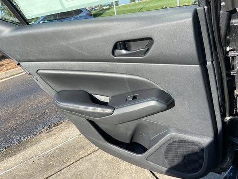 Used 2025 Nissan Altima 2.5 SV FWD image 38