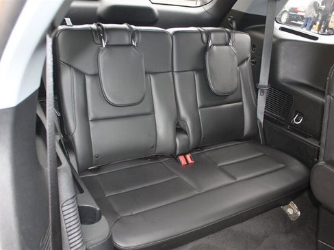 Used 2023 Ford Explorer XLT w/ Equipment Group 202A AWD/4WD image 17