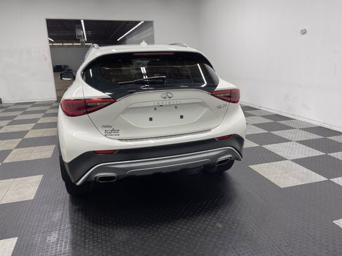 Used 2018 INFINITI QX30 Premium w/ Cargo Package image 3