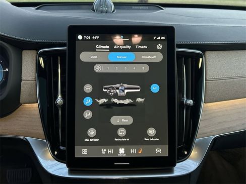 Certified 2025 Volvo XC90 T8 Ultra image 21