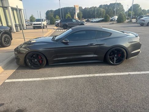 Used 2018 Ford Mustang GT RWD image 2