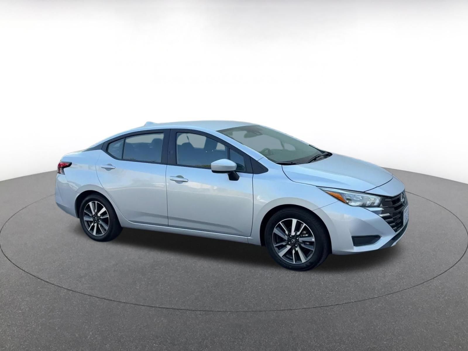 Used 2025 Nissan Versa SV FWD image 2