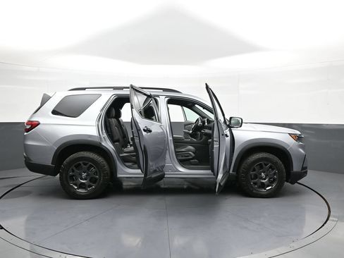Used 2024 Honda Pilot TrailSport image 43