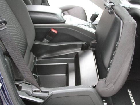 Used 2017 Dodge Journey SXT w/ Comfort/Convenience Group AWD/4WD image 31