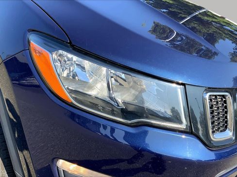 Used 2018 Jeep Compass Latitude AWD/4WD image 28