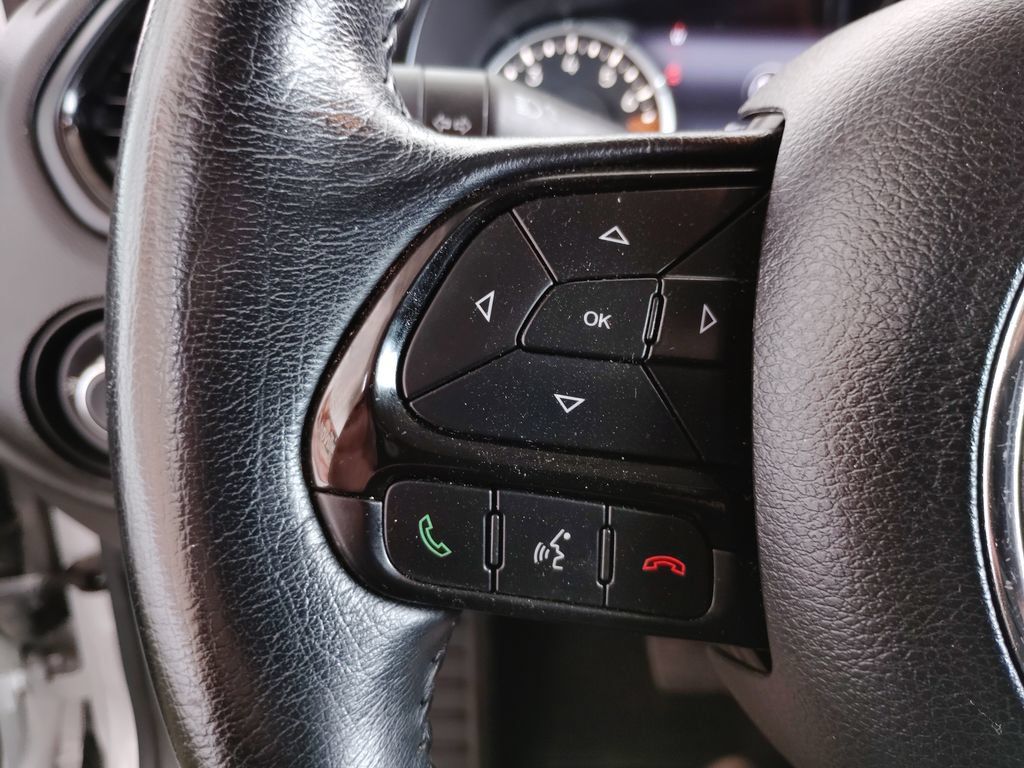 Used 2020 Jeep Renegade Altitude w/ UConnect 8.4 Nav Group FWD image 22