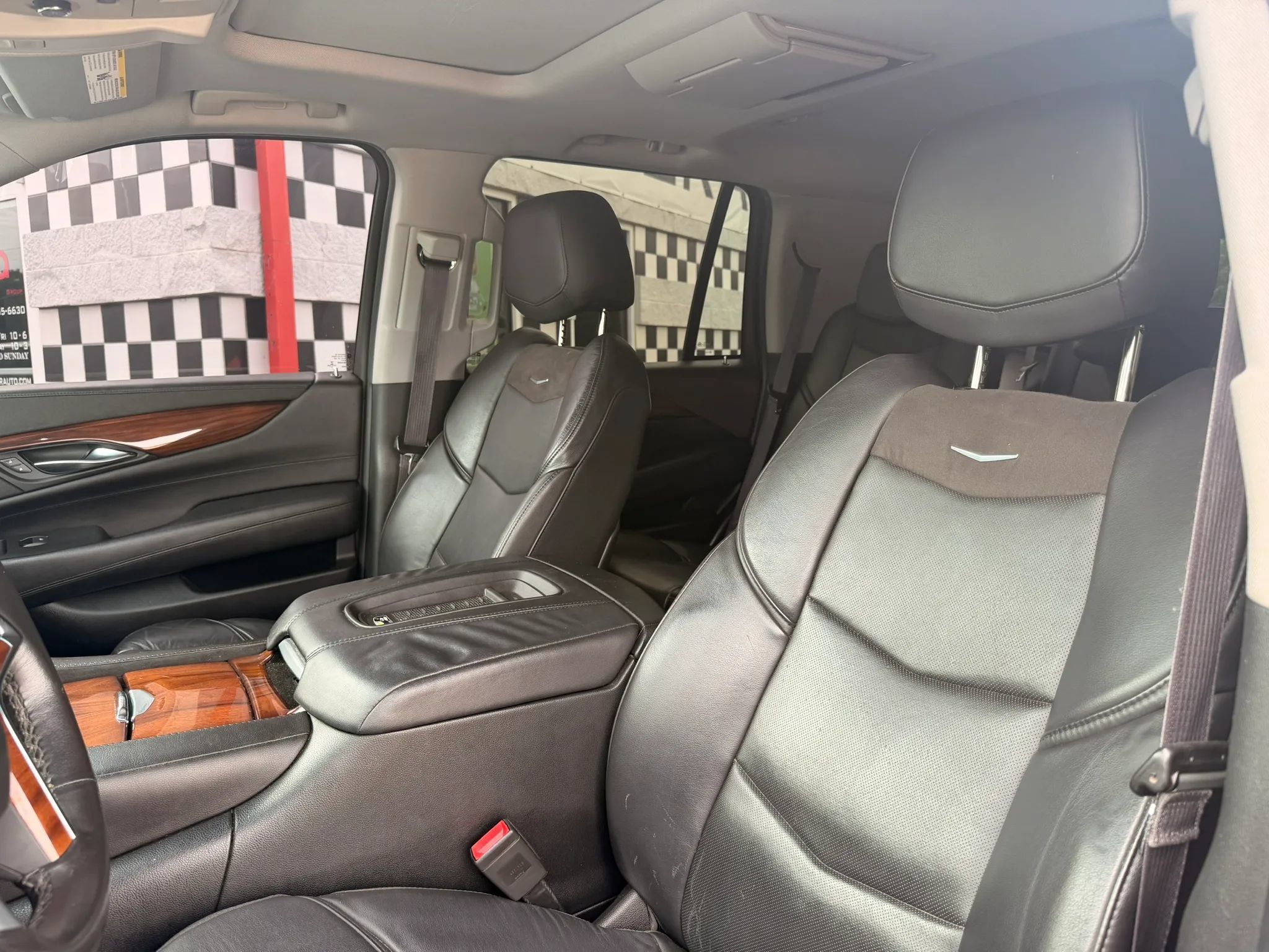 Used 2016 Cadillac Escalade Luxury AWD/4WD image 15
