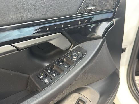 Used 2025 BMW i5 xDrive40 w/ Executive Package image 12