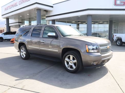 Used 2012 Chevrolet Suburban LTZ image 8
