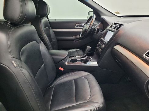 Used 2016 Ford Explorer XLT w/ Equipment Group 202A image 21