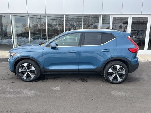 Used 2025 Volvo XC40 B5 Plus AWD/4WD image 2