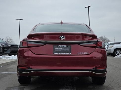 Certified 2025 Lexus ES 300h w/ Premium Package image 27