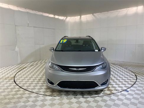 Used 2019 Chrysler Pacifica Touring-L image 21