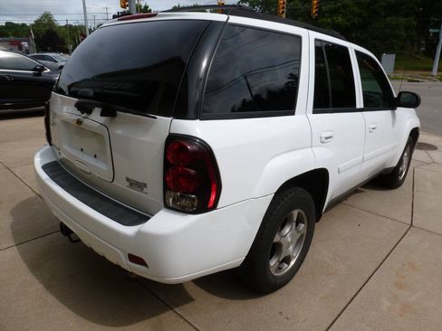 Used 2009 Chevrolet TrailBlazer LT w/ Skid Plate Package AWD/4WD image 2