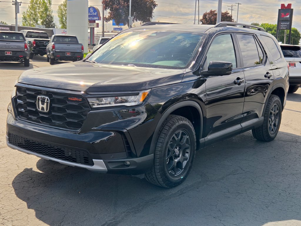 Used 2025 Honda Pilot TrailSport image 8