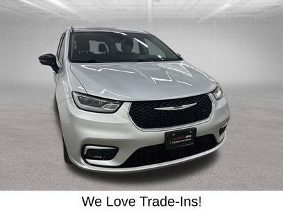 Used 2024 Chrysler Pacifica Touring-L