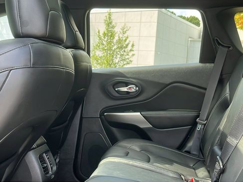 Used 2021 Jeep Cherokee Latitude Lux 80th Anniv w/ Quick Order Package 26U 80TH image 22