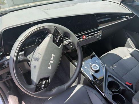 Used 2025 Kia Niro Wind FWD image 9