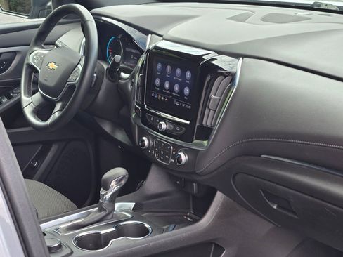 Used 2023 Chevrolet Traverse LT image 7