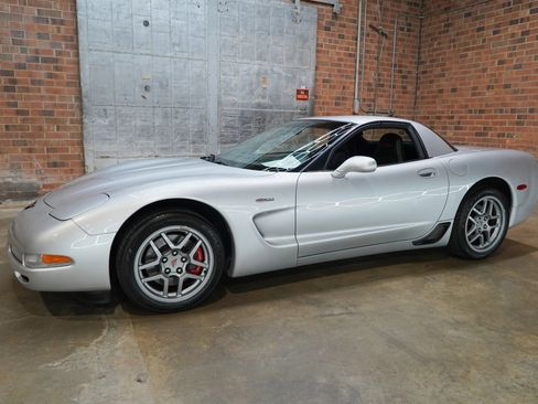 Used 2002 Chevrolet Corvette Z06 w/ Memory Pkg RWD image 7