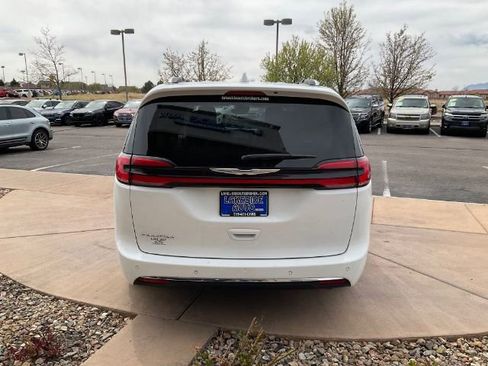 Used 2021 Chrysler Pacifica Touring-L FWD image 8