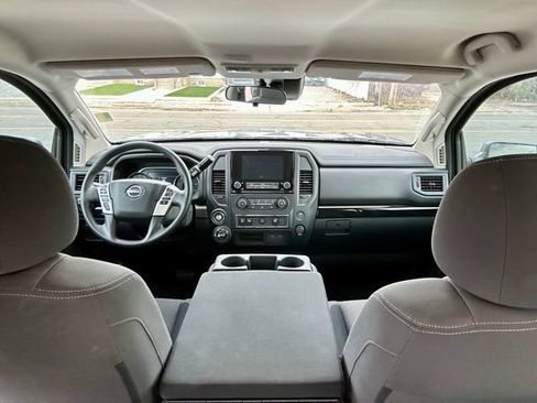 Used 2024 Nissan Titan 4x4 Crew Cab image 6