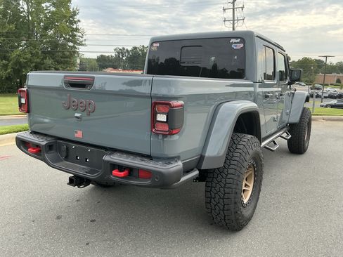 Used 2025 Jeep Gladiator Rubicon AWD/4WD image 8