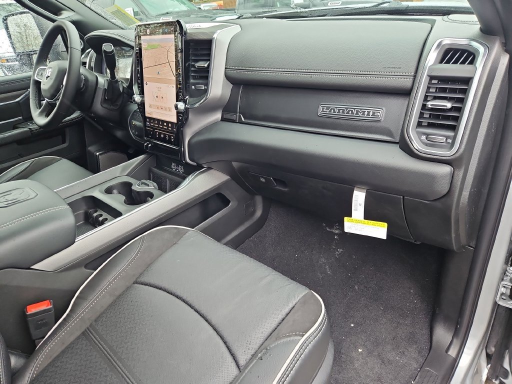 New 2026 RAM 2500 Laramie AWD/4WD image 17