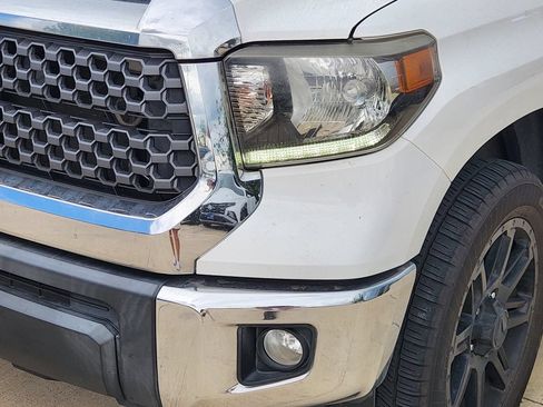 Used 2020 Toyota Tundra SR5 w/ SR5 Leather Package RWD image 11