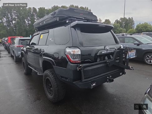 Used 2018 Toyota 4Runner TRD Off-Road Premium AWD/4WD image 3