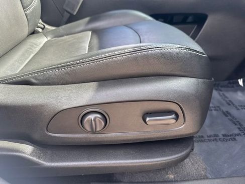 Used 2023 GMC Terrain SLT w/ Infotainment Package II image 16