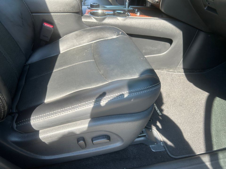 Used 2019 Nissan Pathfinder Platinum AWD/4WD image 28