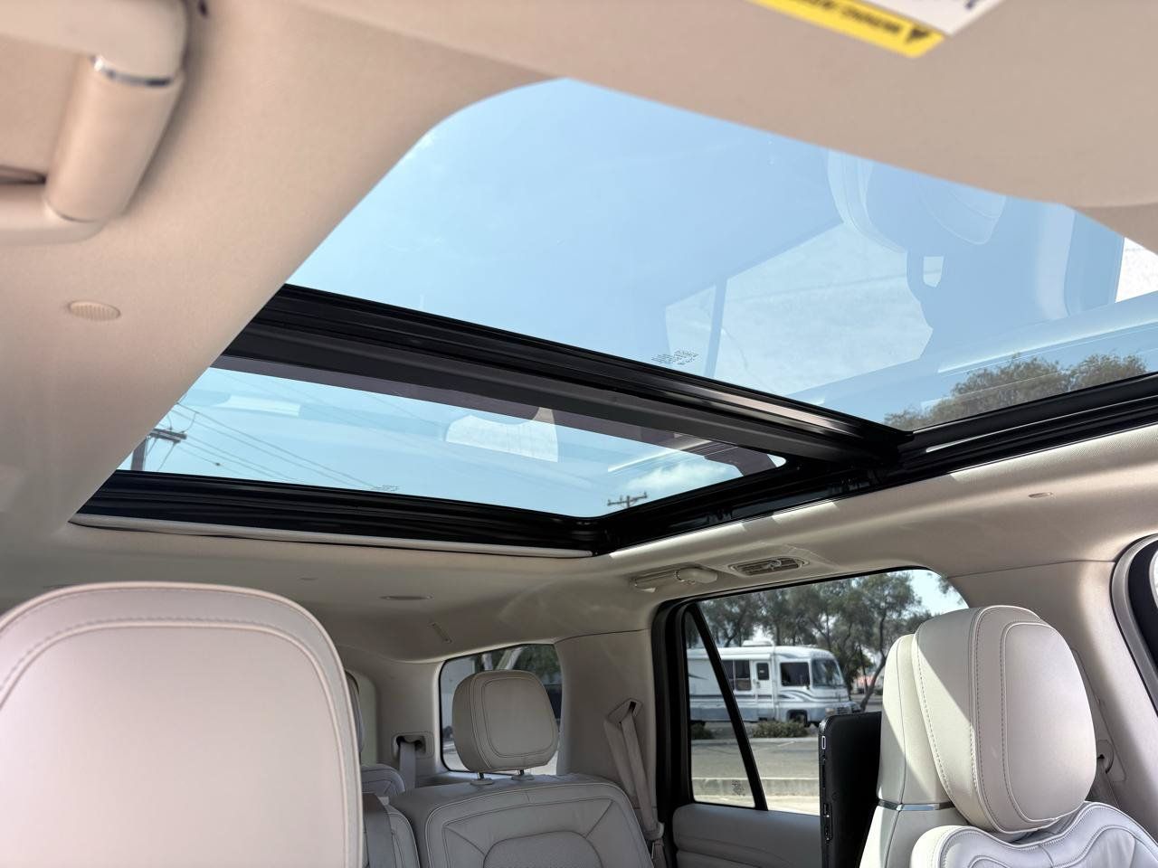 Used 2018 Lincoln Navigator Select w/ Technology Package RWD image 24