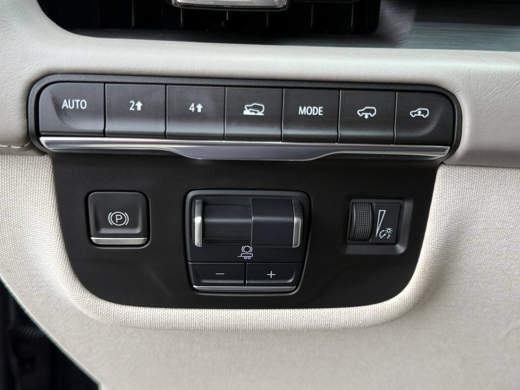 Used 2022 Cadillac Escalade ESV Sport Platinum AWD/4WD image 22