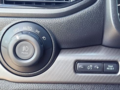 Used 2020 Nissan Titan PRO-4X w/ Pro-4x Convenience Package image 17