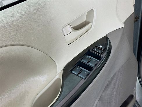 Used 2013 Toyota Sienna LE image 17