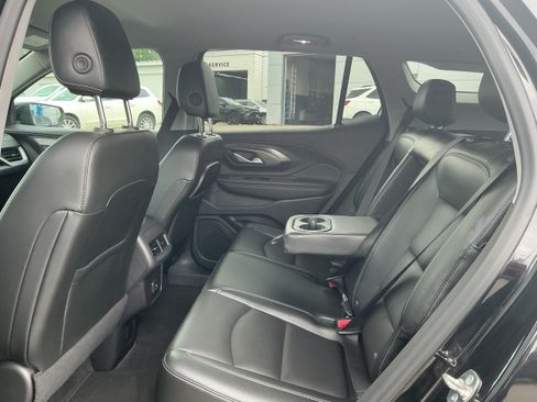 Used 2024 GMC Terrain SLT AWD/4WD image 12
