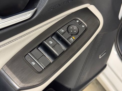 New 2026 Nissan Sentra SL w/ Floor Mat Package FWD image 9