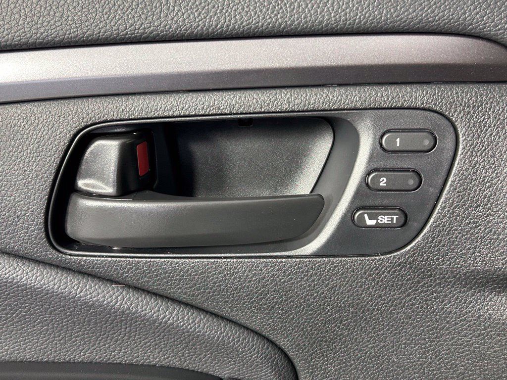 Used 2025 Honda Passport EX-L image 34