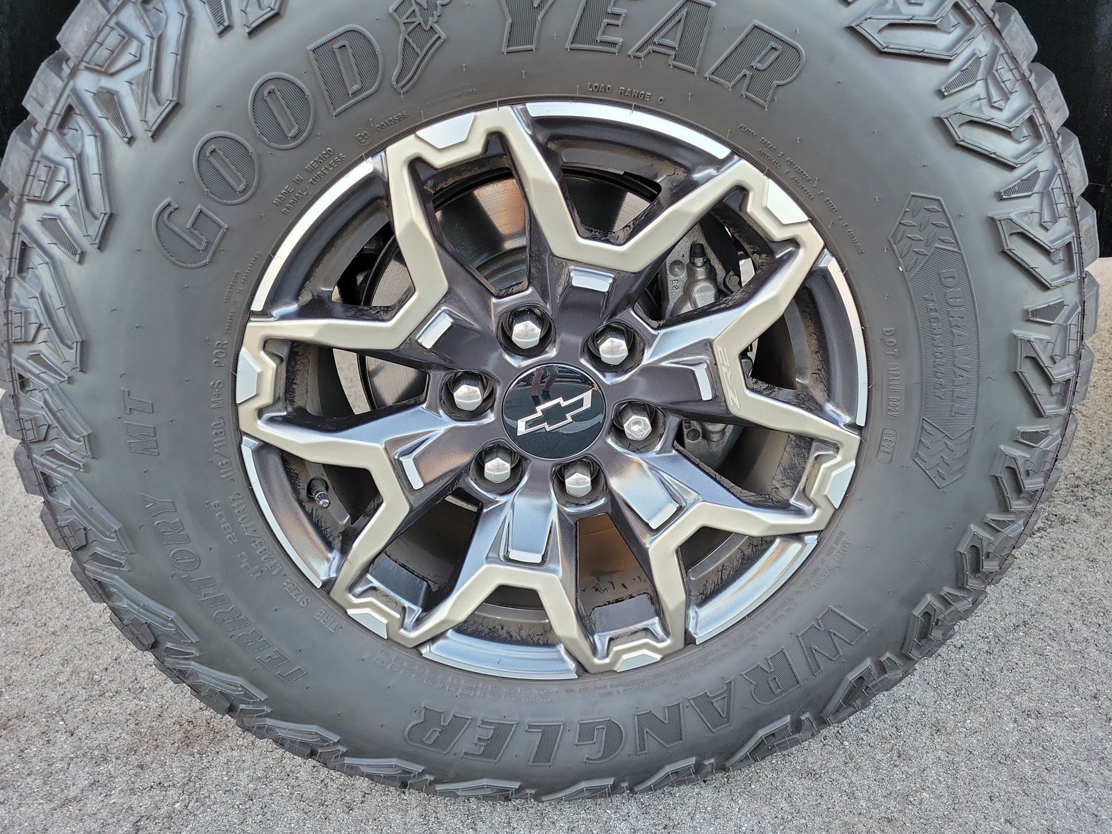 Used 2026 Chevrolet Colorado ZR2 w/ Technology Package AWD/4WD image 6
