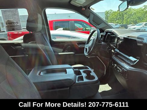 Used 2024 Chevrolet Silverado 1500 LT AWD/4WD image 3