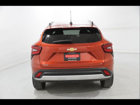 Certified 2024 Chevrolet Trax LT w/ Sunroof Package image 18